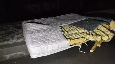 Aksaray'da Kaza: Yolda Kalan Yatağa Çarpan Araçta Sürücü Yaralandı