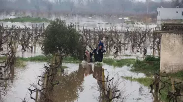 Sağanakta Mahsur Kalan Aile Kurtarıldı