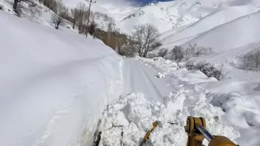 Van'da Kar Yağışı, 106 Yolu Kapatmıştır