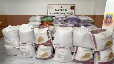 Başkale'de 3,5 Milyon TL'lik Kaçak Gıda Ele Geçirildi