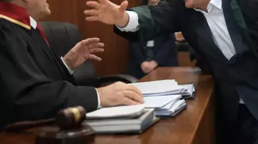 Avukat da bunu yaparsa! Hakime saldırdı hemen gözaltına alındı