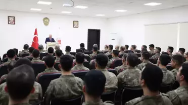 Bakan Güler, Mehmetçiklerle Buluştu