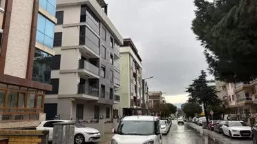 Polis gibi giyinen şüpheli, sokakta tartıştığı kişiyi tabancayla vurdu