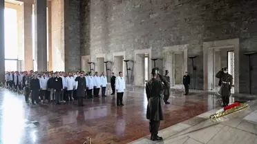 Tıbbiyeliler Anıtkabir'i Ziyaret Etti
