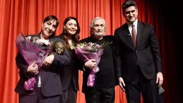 Binnur Kaya'ya İsmail Dümbüllü Ödülü