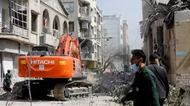 Tahran'da İnkilap Meydanı'nda Ağır Hasar