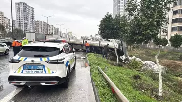 Adana'da Tır Devrildi: Yol Kapatıldı
