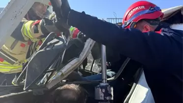 Adana'da Kamyon Şarampole Yuvarlandı