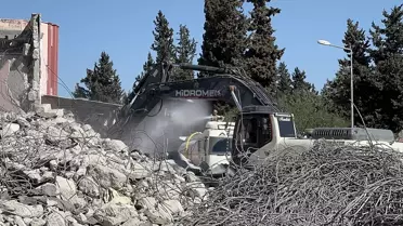 Eski Hastane Binasının Kontrollü Yıkımı Başladı