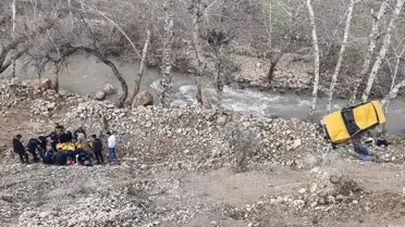 Adıyaman'da Dere Yatağına Devrilen Otomobilde 3 Yaralı