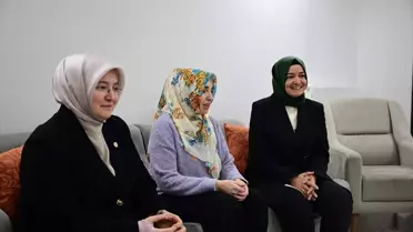 AK Parti Genel Başkan Yardımcısı Kaya, depremzede ailenin iftar sofrasına konuk oldu