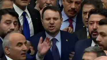 Akın Gürlek, AK Partili vekillerin etten duvar ördüğü kürsüde böyle yemin etti