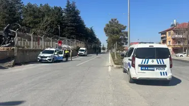 Plakasız Motosiklet Sürücüsü Trafik Polisine Çarptı