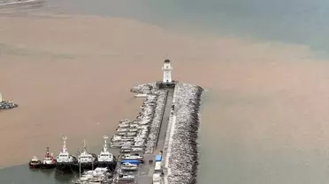 Alanya Plajları Sağanakla Renk Değiştirdi