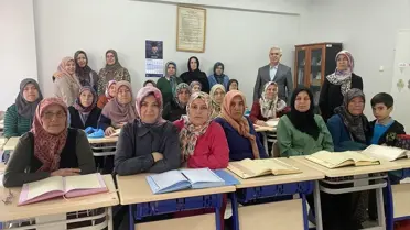 Alaşehir'de Kadınlara Kur'an Kursu