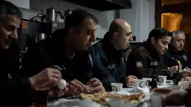 Ankara'da Polisler Ramazan'ın İlk Sahurunu Görev Başında Yaptı