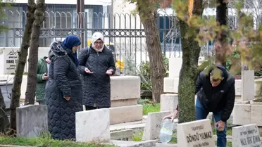 Ankara'daki Karşıyaka mezarlığında bayram yoğunluğu yaşandı