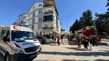 Antalya'da Dairede Yangın: 6 Kişi Dumandan Etkilendi