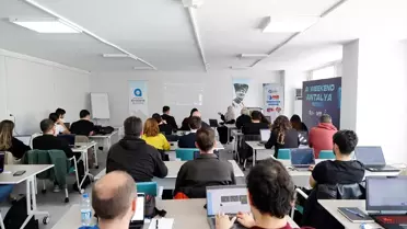 Antalya'da Gençlere Yapay Zeka Eğitimi