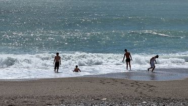 Antalya'da Güneşli Hava Yoğunluk Oluşturdu