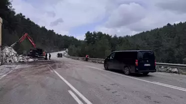 Manavgat'ta Heyelan: Yol Yeniden Açıldı