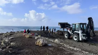 Antalya'da Tekne Kayalıklara Çarptı