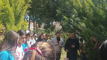 Antalya'da köpeklerden kaçarken kamyonun çarptığı Mahra, ölümünün 3. yılında anıldı