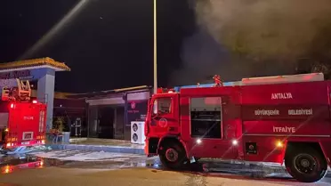 Antalya'da Zincir Market Yangını