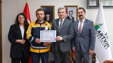 Artvin'de Yılın Sağlık Çalışanları Ödüllendirildi