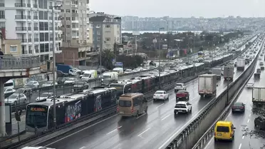 Avcılar'da Metrobüs Kazası: 5 Yaralı