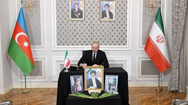 Aliyev, İran'ın Büyükelçiliğine Taziye Ziyareti Gerçekleştirdi