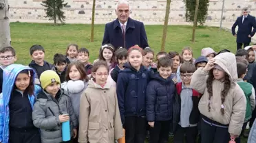 İznik Çinileri Türkiye'ye İade Edildi