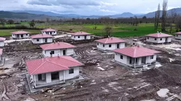 Sındırgı'da Depremzedelere Yeni Konutlar