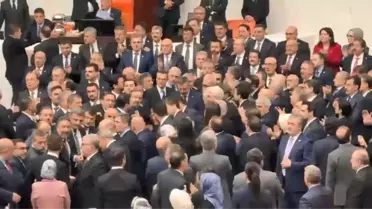 Yeni Bakanların Yemini Tartışmalara Yol Açtı