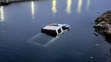 Dönüşü alamayan zabıta aracı denize böyle uçtu