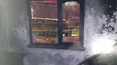 Altıeylül'de Zemin Kat Yangını