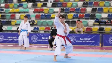 Balıkesir'de Karate Genç A-B Grup Müsabakaları Başladı
