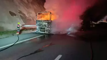 Balıkesir'de Tır Yangını: Araç Küle Döndü