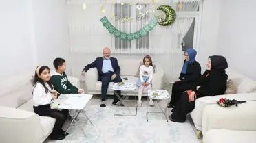 Çolakbayrakdar Ailesi İftarda Özsoy Ailesine Konuk Oldu