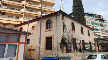 Hürriyet Camisi'ne Haç Çizildi