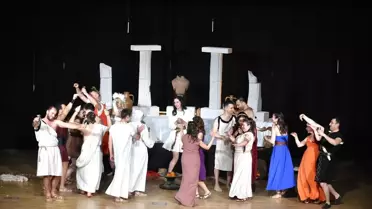 Biga Tiyatrosu, Çanakkale'de Lysistrata'yı Sahneledi