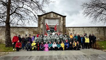Biga'da STK'lardan şehitlerin anısına 9 kilometrelik yürüyüş