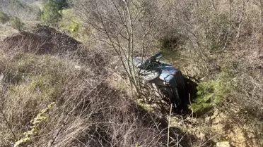 Bilecik'te otomobil dereye devrildi