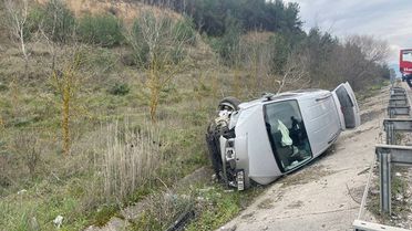 Bilecik'te Araç Devrildi: 2 Yaralı