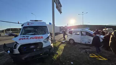 Bingöl'de Ambulans ile Araç Çarpıştı