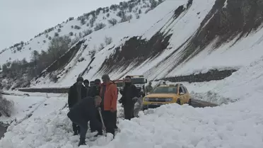 Bingöl'de Çığ Yolu Kapadı