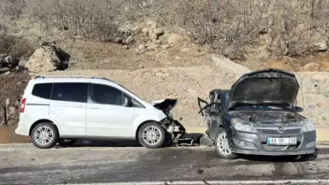 Bingöl'de Trafik Kazası: 2 Ölü, 3 Yaralı