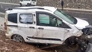 Bitlis'te Araç Devrildi: 5 Yaralı