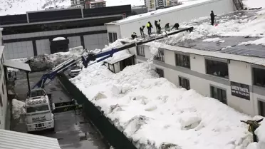 Bitlis'te Kar Temizliği İçin Vinci Kullanıldı