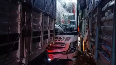 Bitlis'te Otobüs Tıra Çarptı: 8 Yaralı
